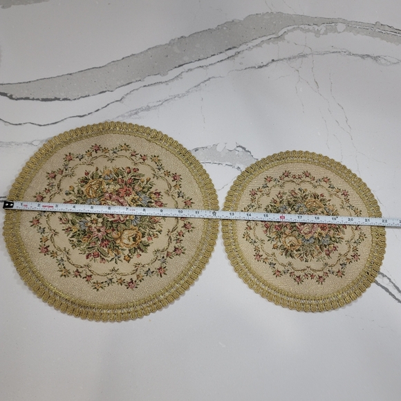 Vintage floral metalic potholders trivets place mats. 5 at 9.5" and 1 at 12". - Picture 6 of 9